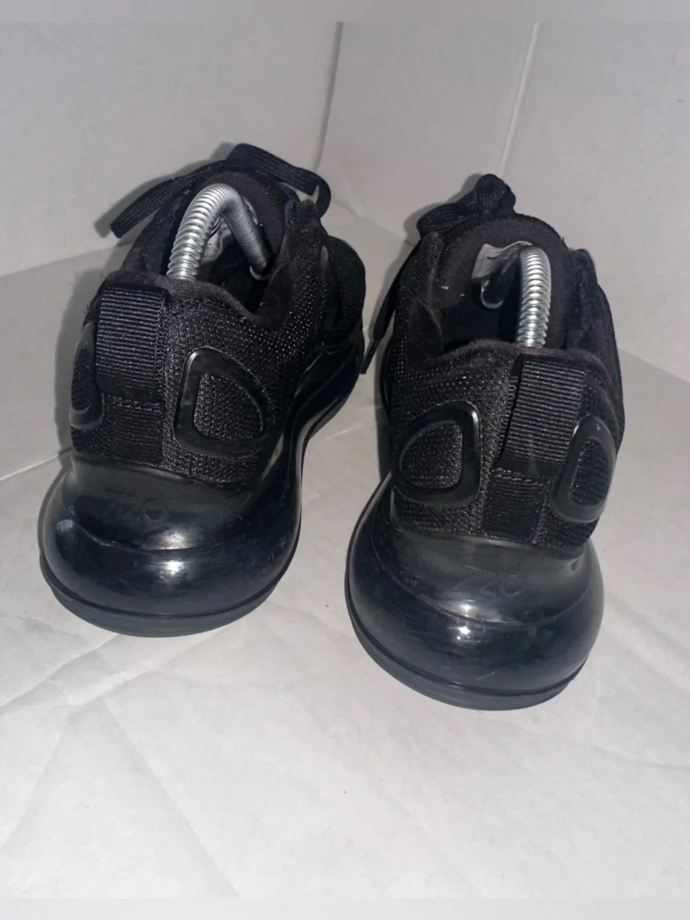 Nike Air Max 720  Shoes size 4Y AQ3196-006 Triple Black Anthracite